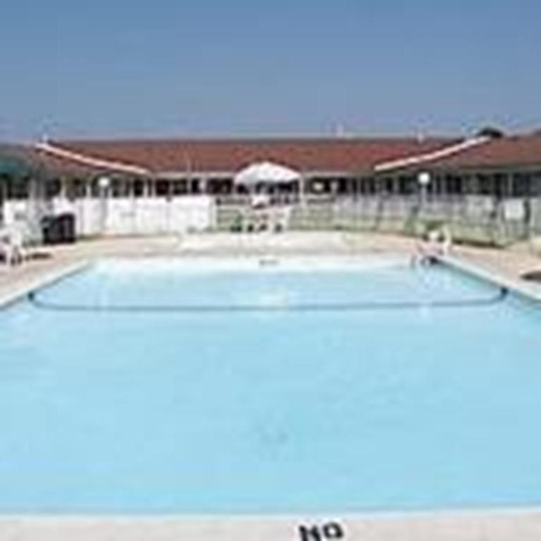 Oceanside Lodge Marmora Екстер'єр фото